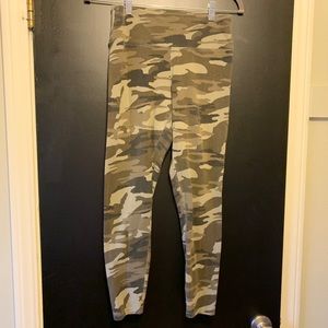 Women’s Express Camo Leggings
